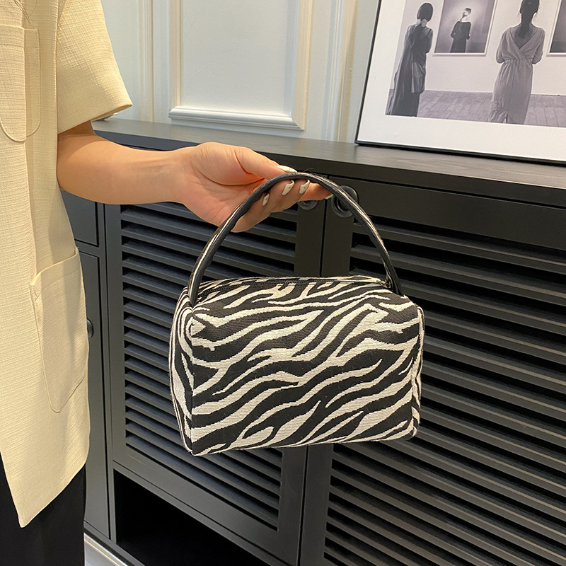 Leopard Makeup Bag Luxury  Lar - огляд і ціна Luxury Skincare Box